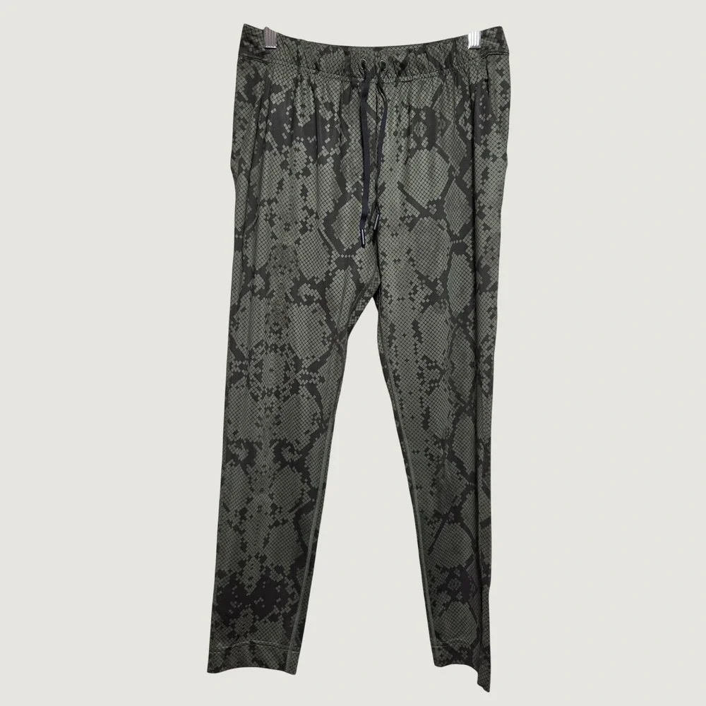 Lululemon Street To Studio Pant II 4 Green Snakeskin Pixelated Jogger Crop 7/8